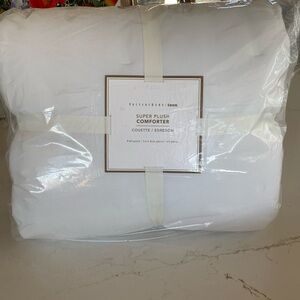 Pottery Barn Teen White Super Plush Comforter